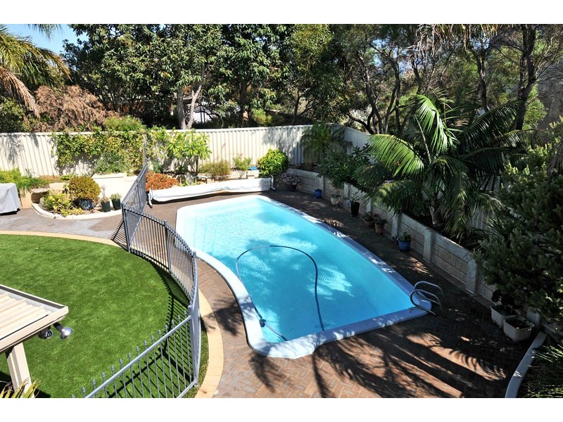 18 Armstrong Street, Halls Head WA 6210