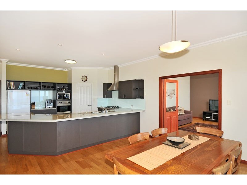 12 Hideaway Cove, Halls Head WA 6210