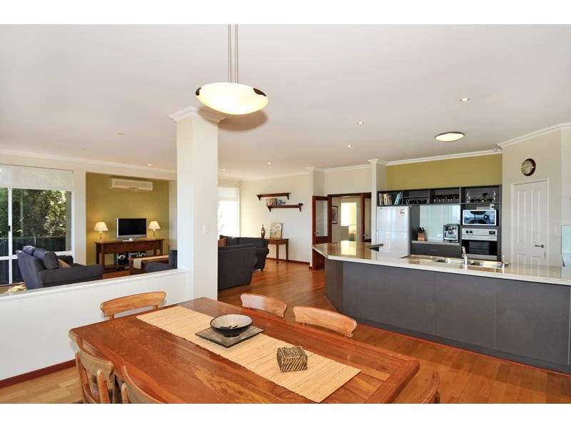 12 Hideaway Cove, Halls Head WA 6210