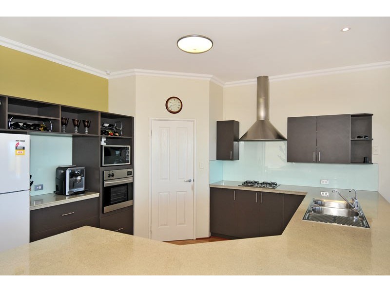 12 Hideaway Cove, Halls Head WA 6210