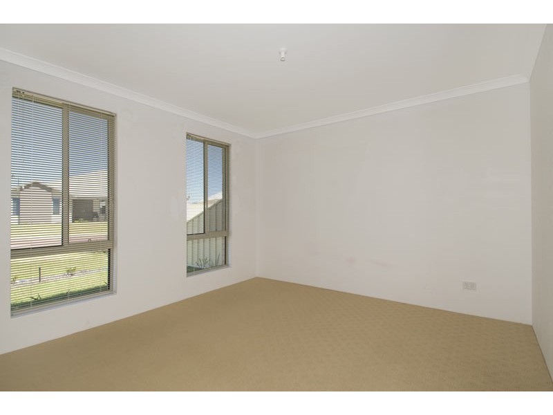 35 Dowerin Circuit, Lakelands WA 6180