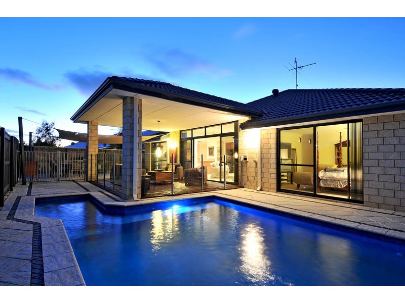 3 Riceflower Boulevard, Halls Head WA 6210