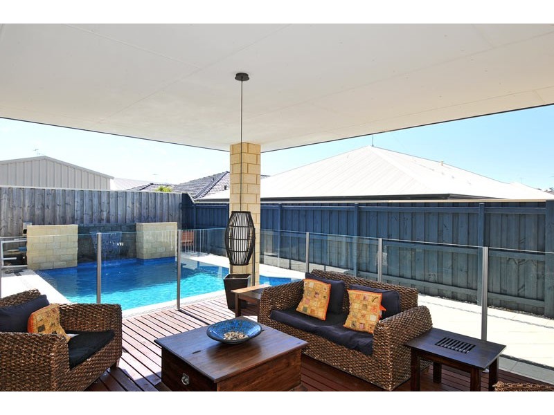 3 Riceflower Boulevard, Halls Head WA 6210
