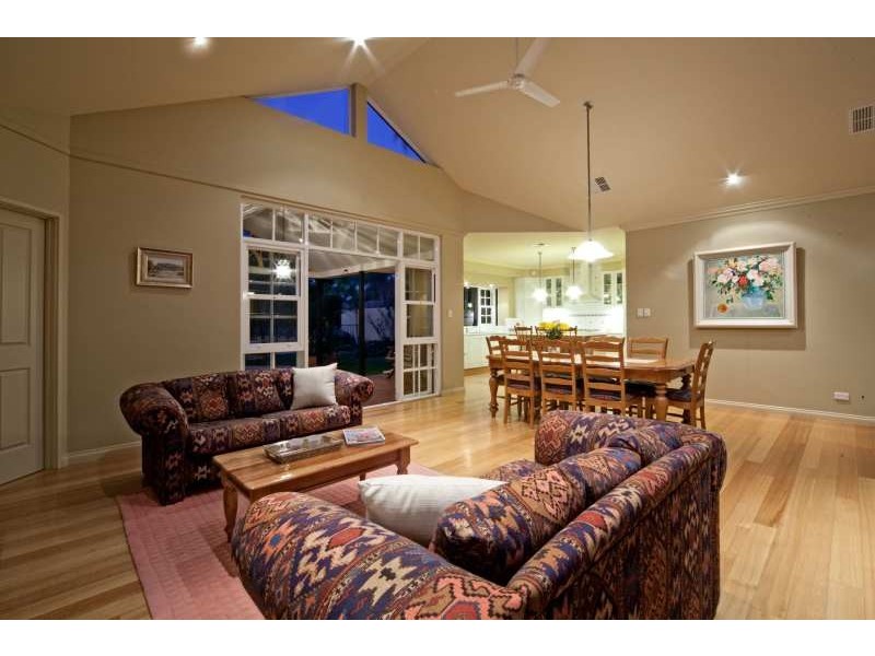 6 Cathryn Street, Halls Head WA 6210