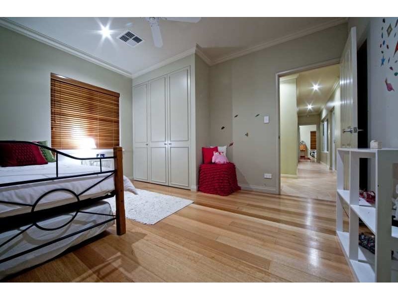 6 Cathryn Street, Halls Head WA 6210