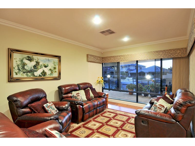 1 Ragamuffin Point, Halls Head WA 6210