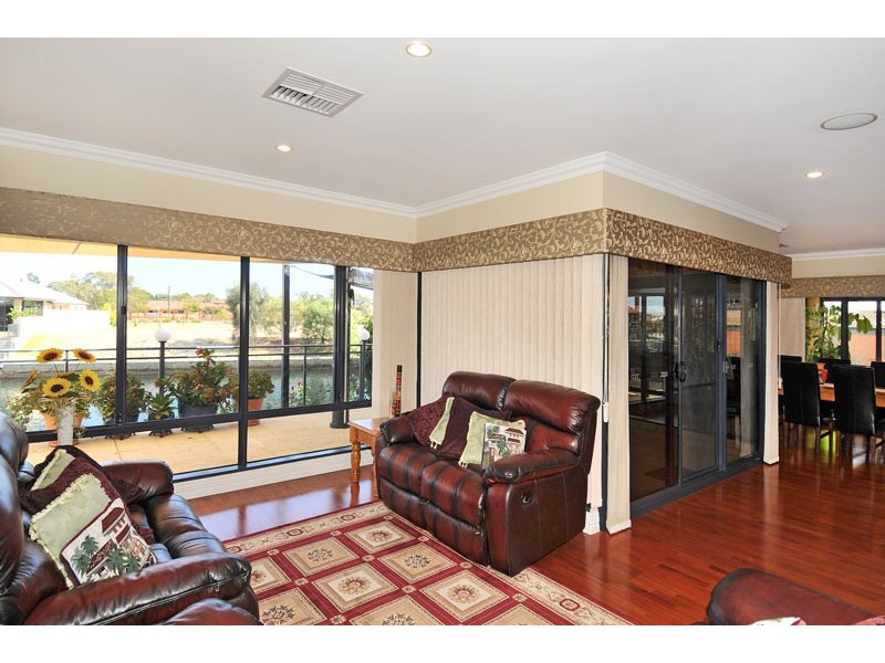 1 Ragamuffin Point, Halls Head WA 6210