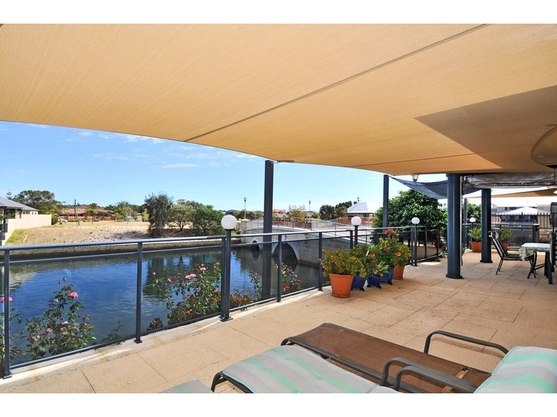 1 Ragamuffin Point, Halls Head WA 6210