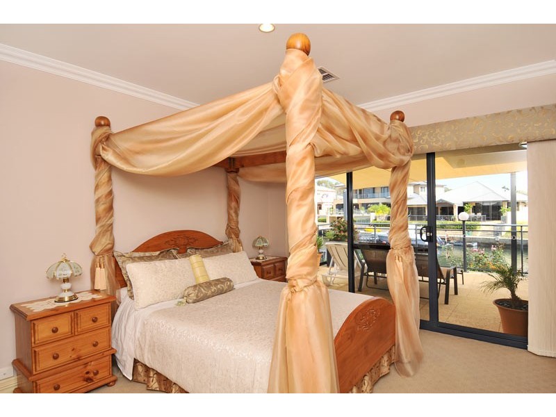 1 Ragamuffin Point, Halls Head WA 6210