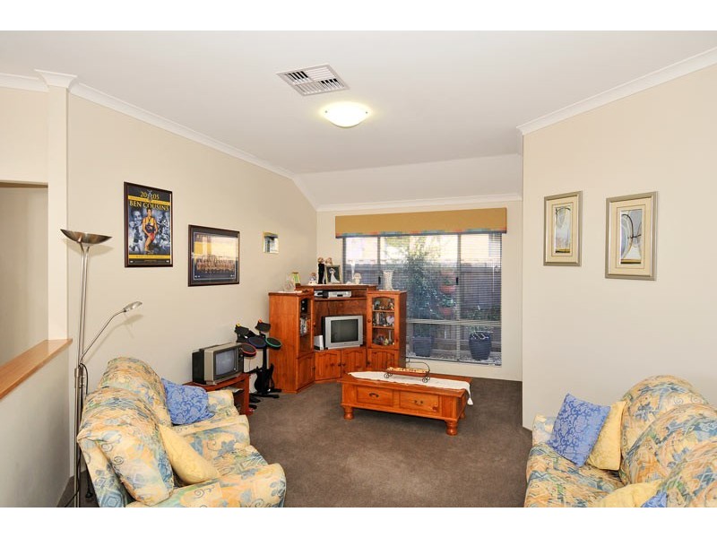 17 Carissa Turn, Halls Head WA 6210