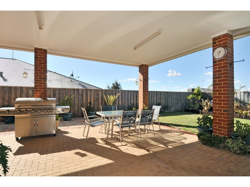 17 Carissa Turn, Halls Head WA 6210