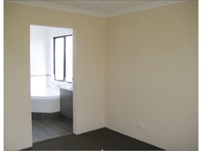 5 Lea Wynd, Lakelands WA 6180