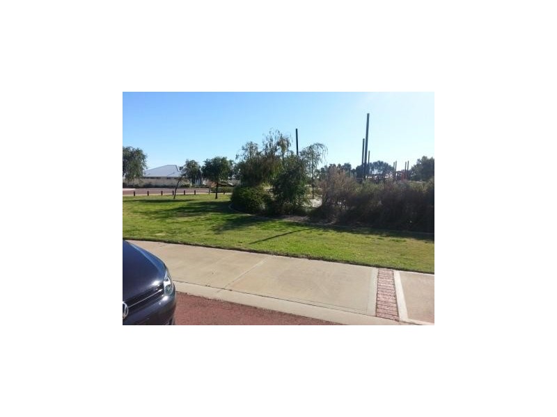 5 Lea Wynd, Lakelands WA 6180