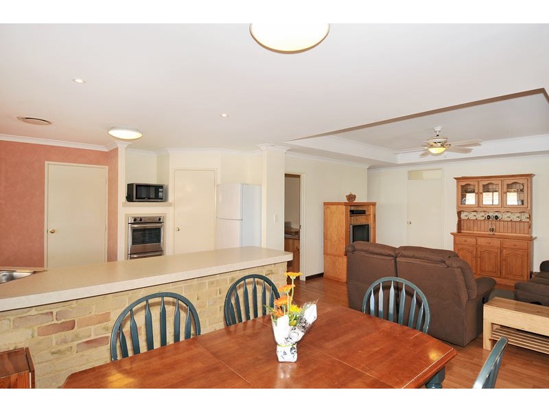 17 Kuta Lane, Halls Head WA 6210