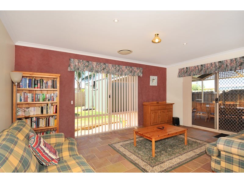 17 Kuta Lane, Halls Head WA 6210