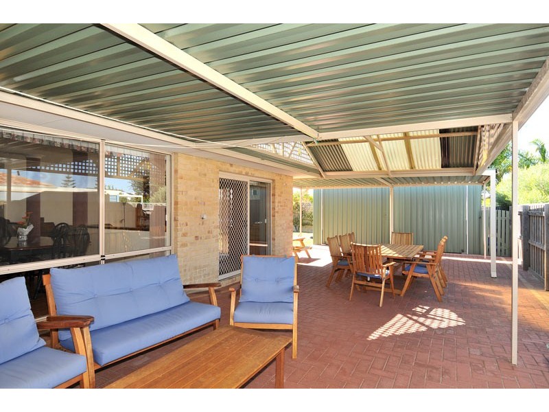 17 Kuta Lane, Halls Head WA 6210