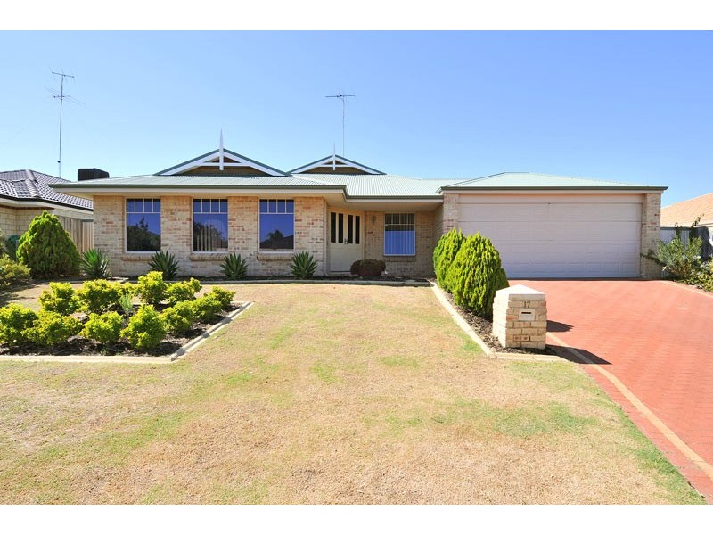 17 Kuta Lane, Halls Head WA 6210