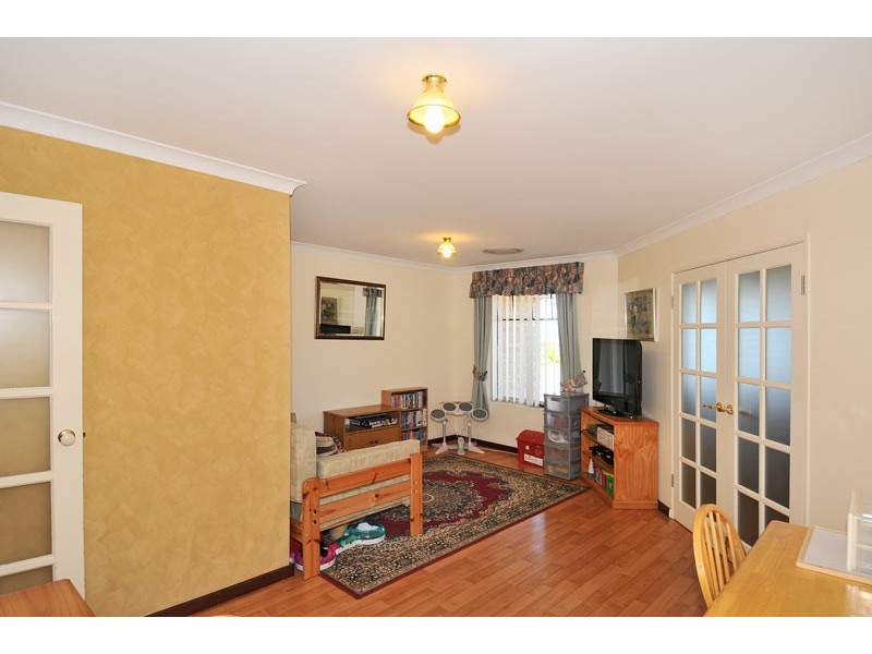 17 Kuta Lane, Halls Head WA 6210