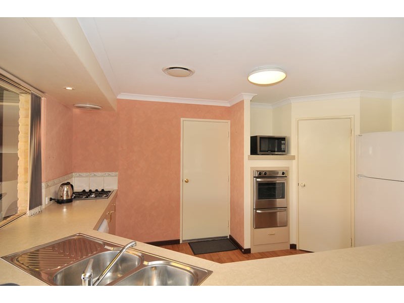 17 Kuta Lane, Halls Head WA 6210