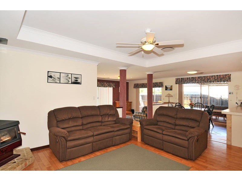 17 Kuta Lane, Halls Head WA 6210