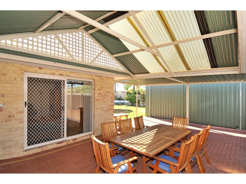 17 Kuta Lane, Halls Head WA 6210