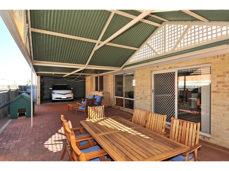 17 Kuta Lane, Halls Head WA 6210