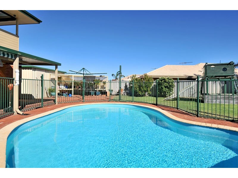 9 Pepperwood Rise, Halls Head WA 6210