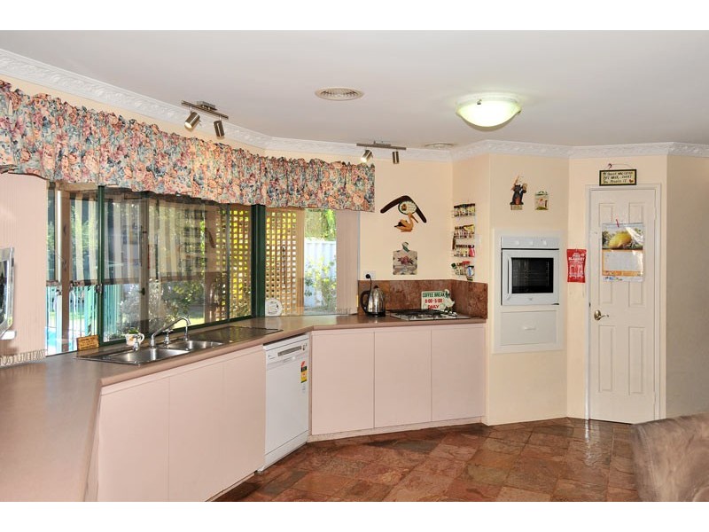 9 Pepperwood Rise, Halls Head WA 6210