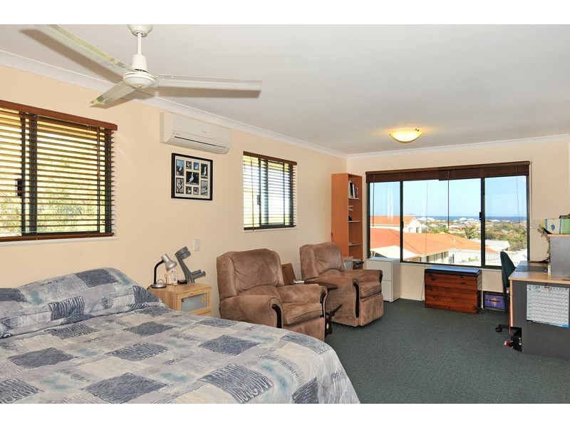 9 Pepperwood Rise, Halls Head WA 6210