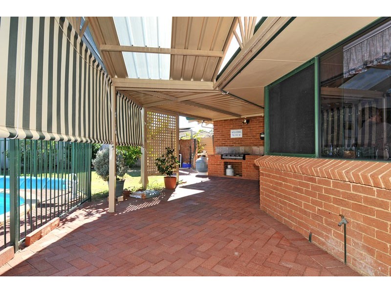 9 Pepperwood Rise, Halls Head WA 6210