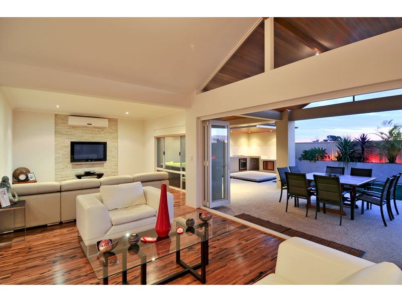 6 Nuchea Vista, Lakelands WA 6180