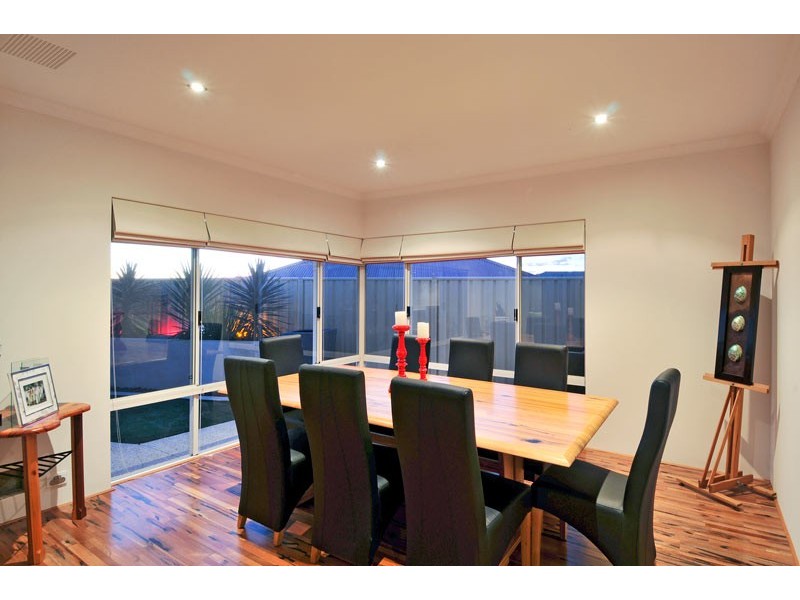 6 Nuchea Vista, Lakelands WA 6180