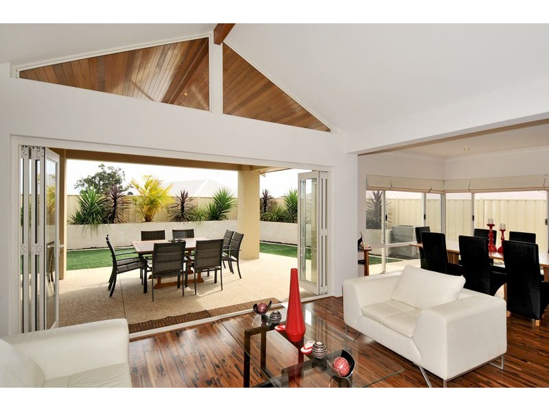 6 Nuchea Vista, Lakelands WA 6180