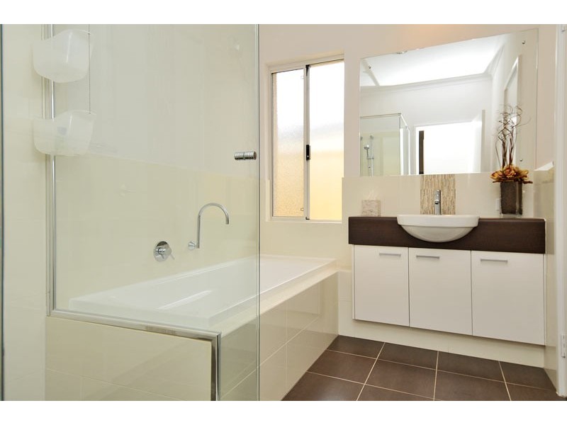 6 Nuchea Vista, Lakelands WA 6180