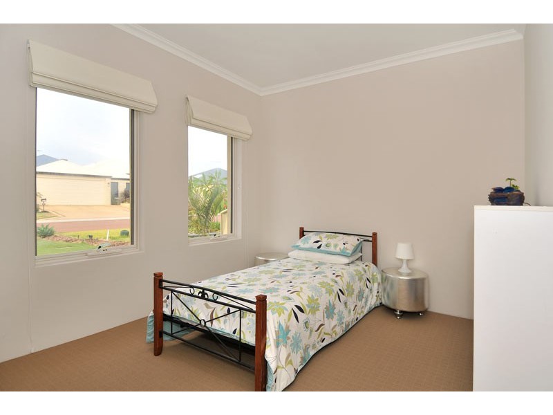 6 Nuchea Vista, Lakelands WA 6180