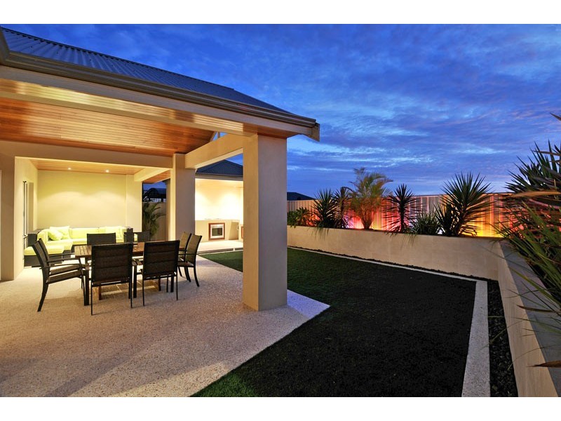 6 Nuchea Vista, Lakelands WA 6180