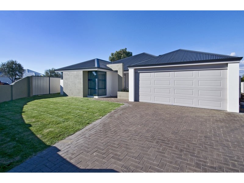 16 Grandmere Parade, Meadow Springs WA 6210