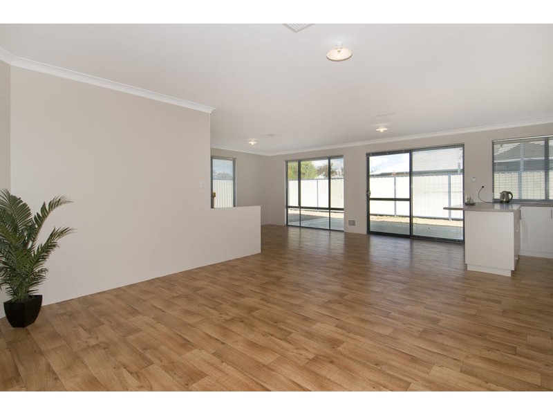 16 Grandmere Parade, Meadow Springs WA 6210