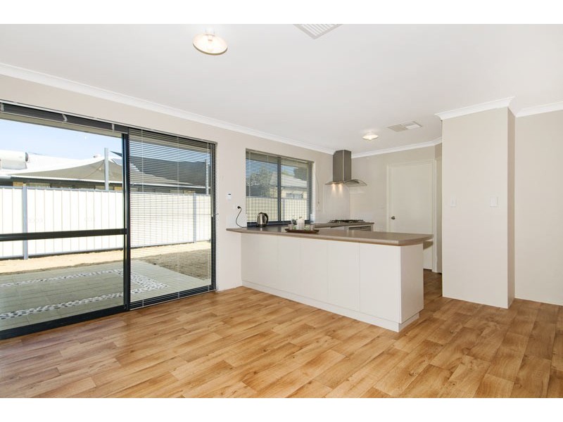 16 Grandmere Parade, Meadow Springs WA 6210