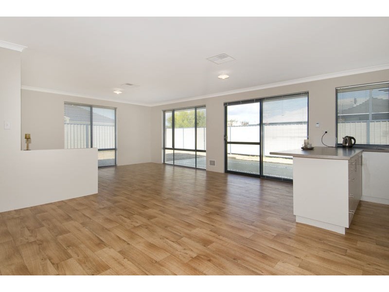 16 Grandmere Parade, Meadow Springs WA 6210