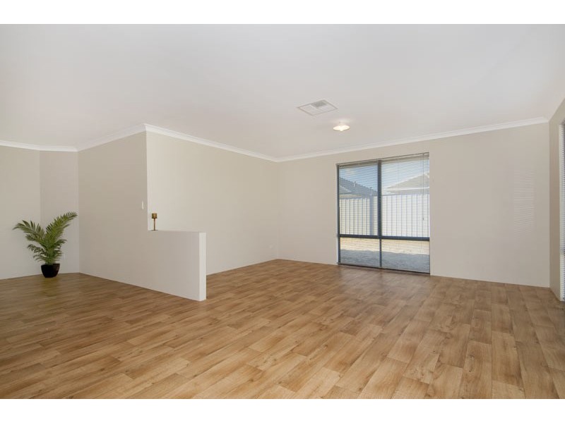 16 Grandmere Parade, Meadow Springs WA 6210