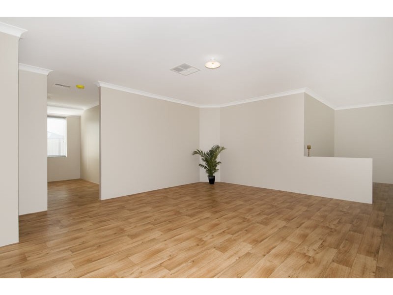 16 Grandmere Parade, Meadow Springs WA 6210