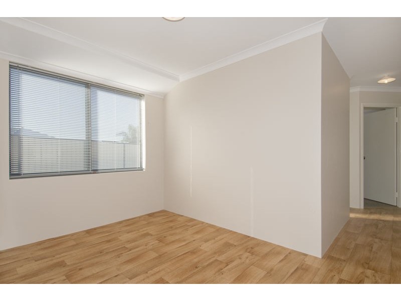 16 Grandmere Parade, Meadow Springs WA 6210