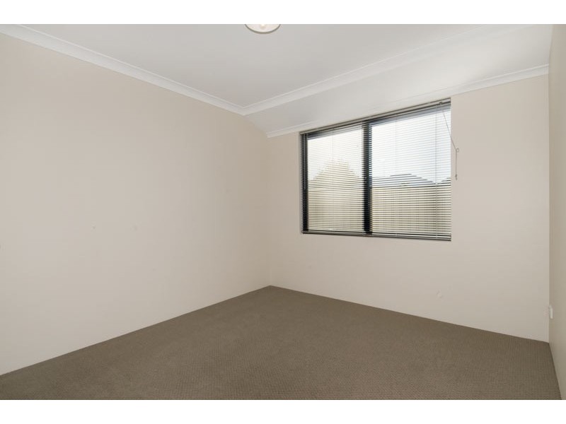 16 Grandmere Parade, Meadow Springs WA 6210