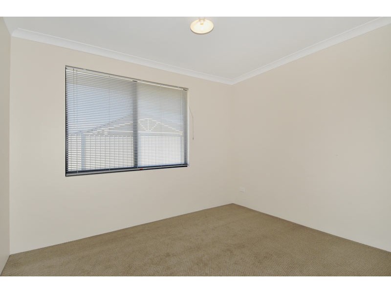 16 Grandmere Parade, Meadow Springs WA 6210