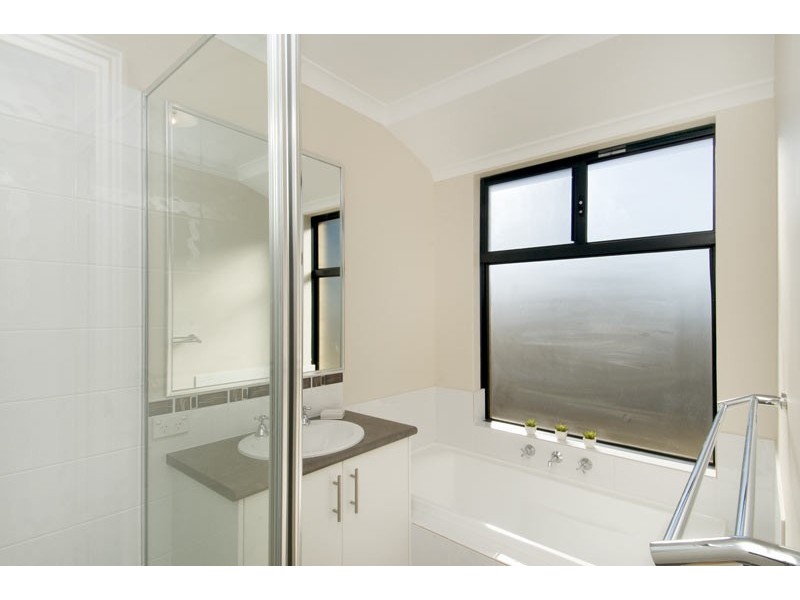 16 Grandmere Parade, Meadow Springs WA 6210