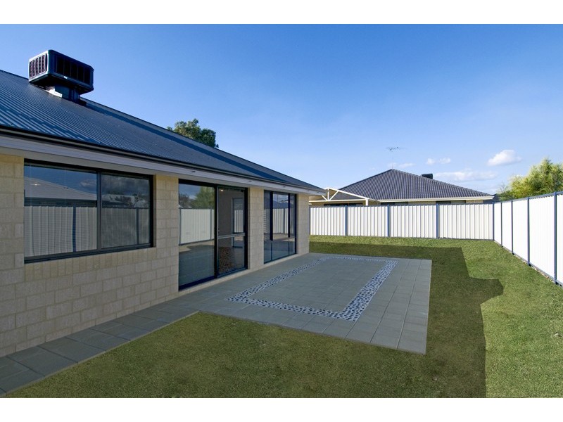 16 Grandmere Parade, Meadow Springs WA 6210