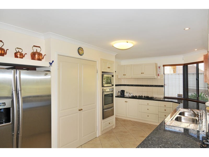 15 Fairborn Retreat, Meadow Springs WA 6210