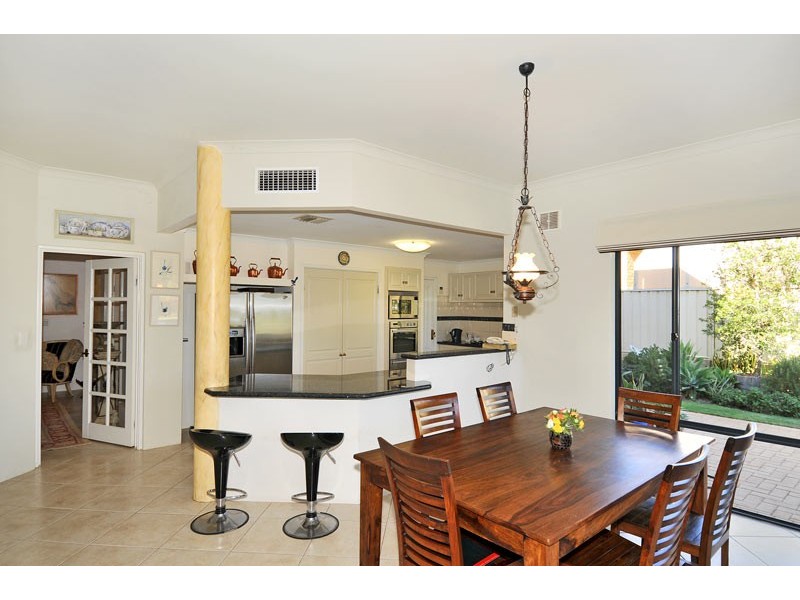 15 Fairborn Retreat, Meadow Springs WA 6210