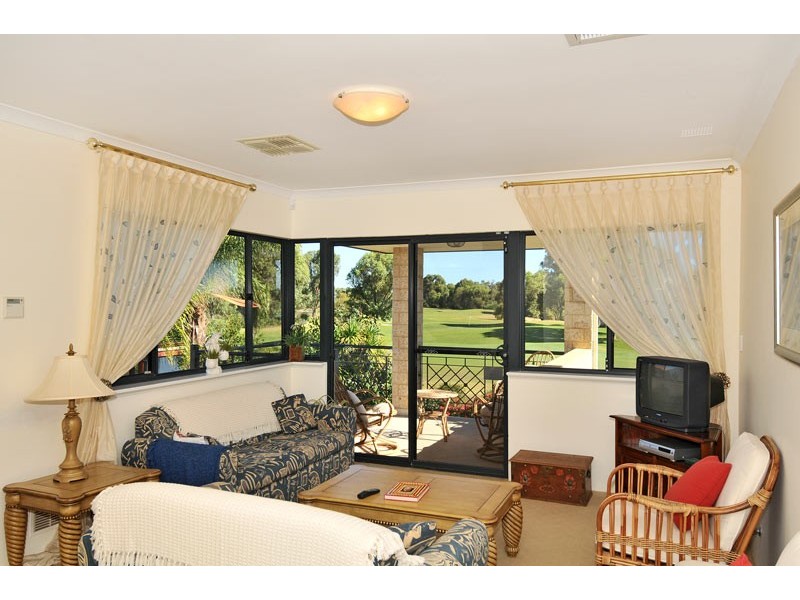 15 Fairborn Retreat, Meadow Springs WA 6210